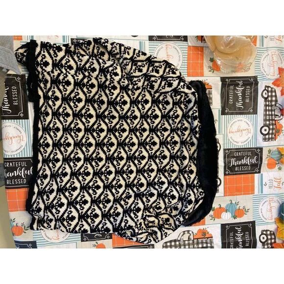 Jacket January Carolina colours Beautiful black and white print with velvety col - Picture 3 of 4